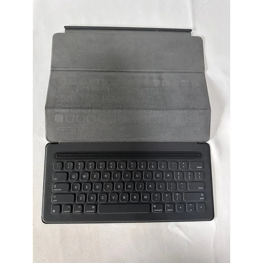 iPad Pro‎ keyboard case gray